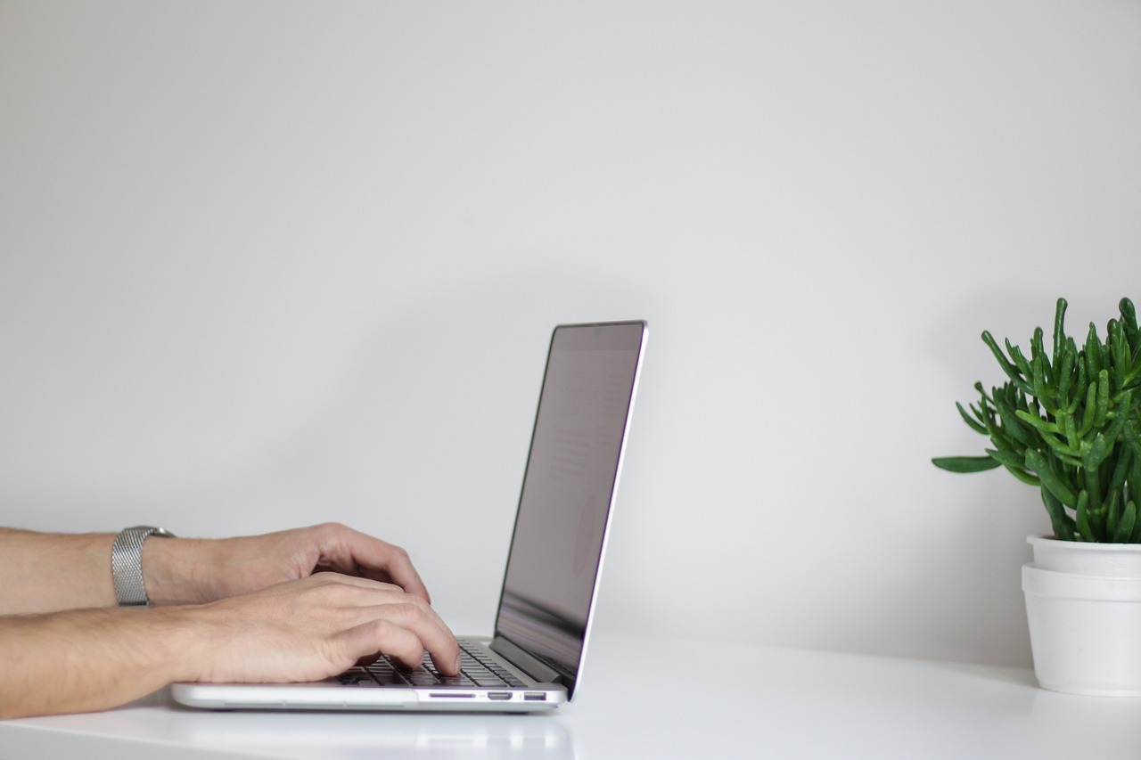 How to Make a Wooden Laptop Stand: Step-by-Step Guide